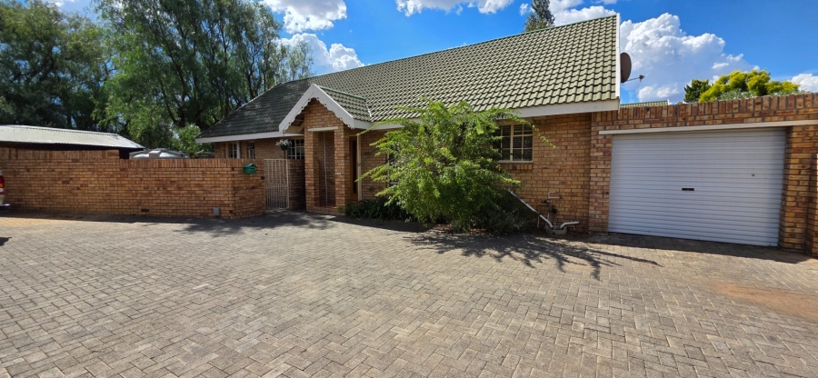 3 Bedroom Property for Sale in Heuwelsig Free State
